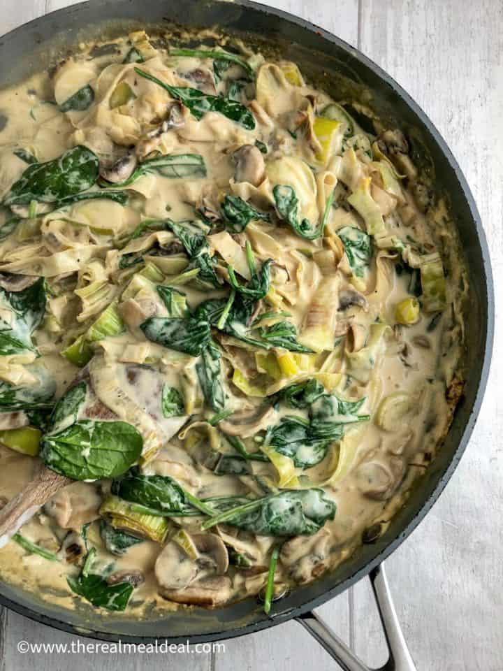 spinach stirred through creamy pasta sauce with the leeks and mushrooms.