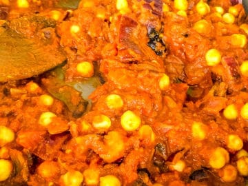 aubergine and chickpea tomatoes and chickpeas added